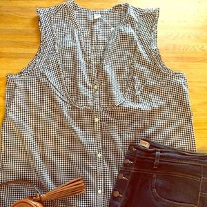 Old navy ruffled sleeveless button up